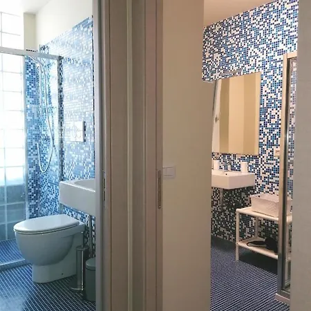 Inner City De Luxe Apartment *